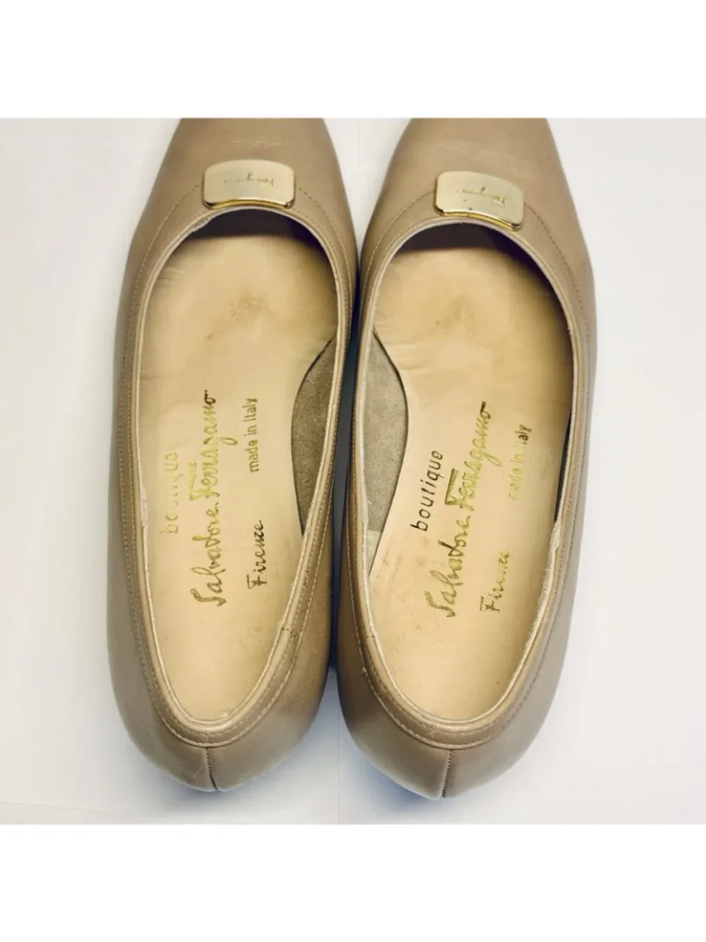 Salvatore Ferragamo Boutique Beige Leather Pumps Size 5B Low Heels - Picture 11 of 14